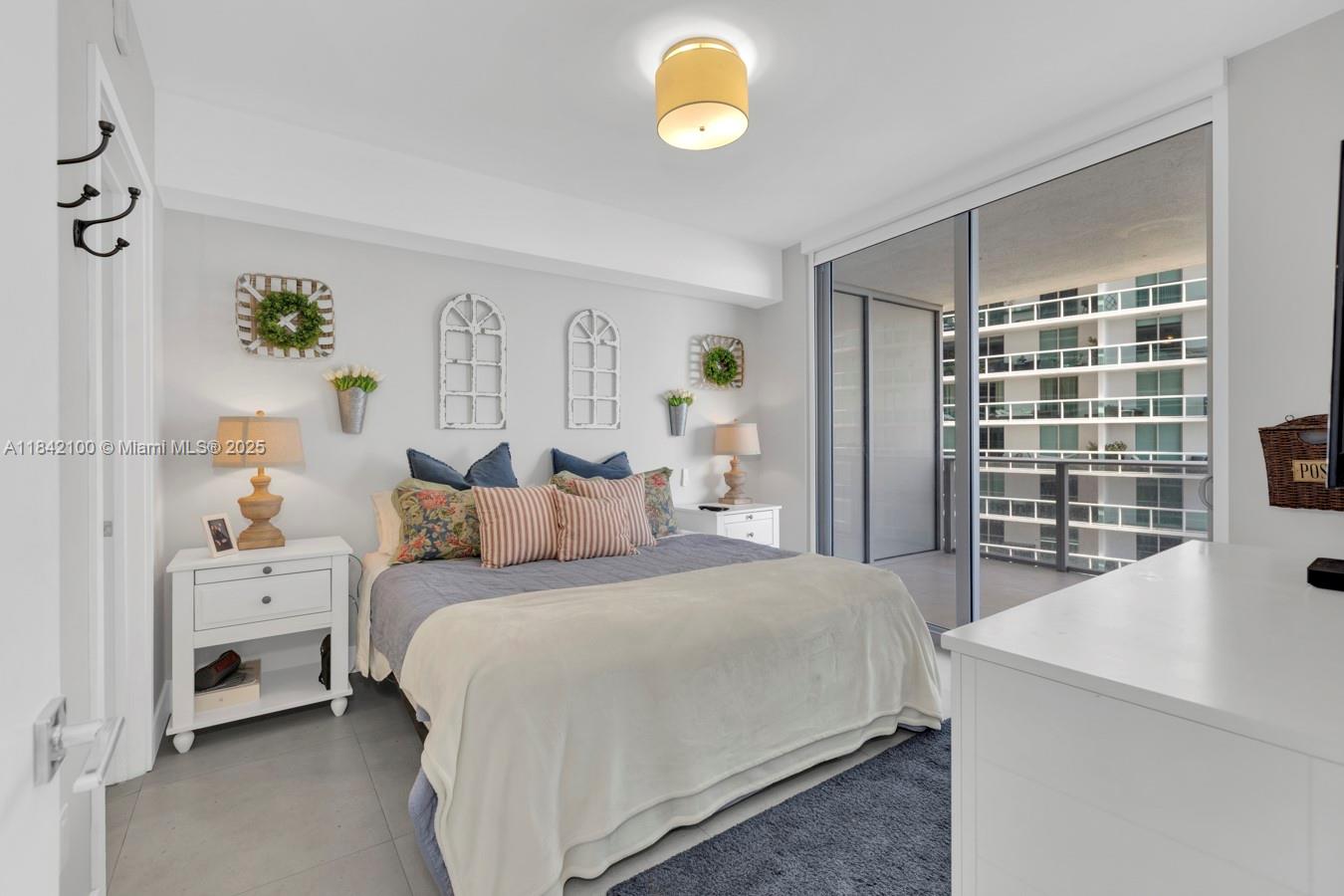 ARIA ON THE BAY CONDO - Residential