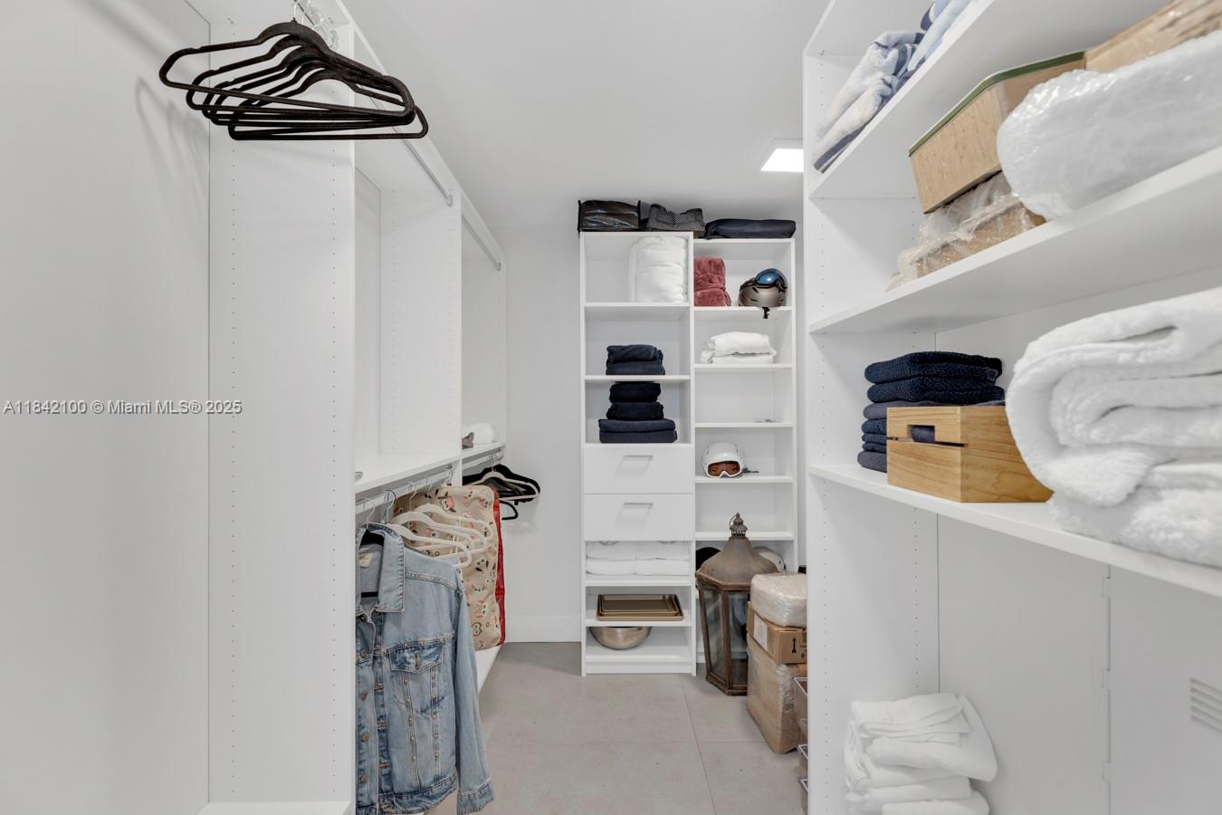 ARIA ON THE BAY CONDO - Residential