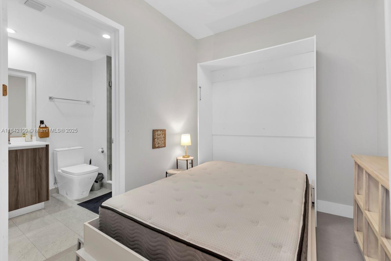 ARIA ON THE BAY CONDO - Residential