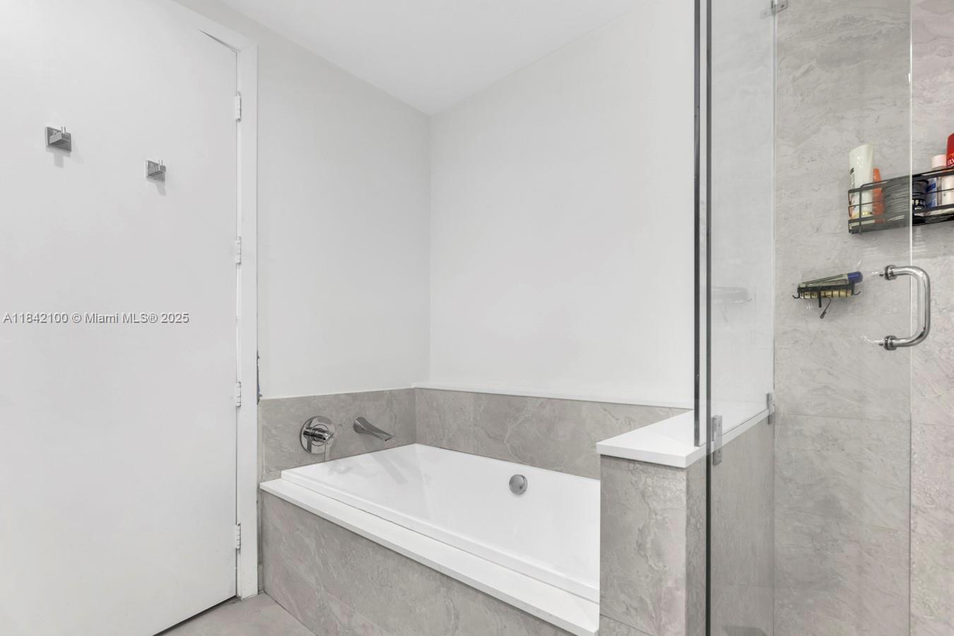 ARIA ON THE BAY CONDO - Residential