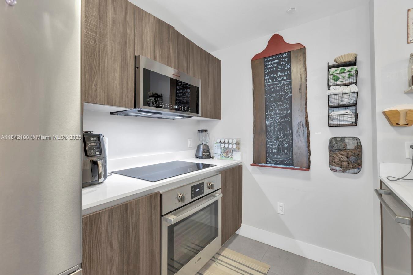 ARIA ON THE BAY CONDO - Residential