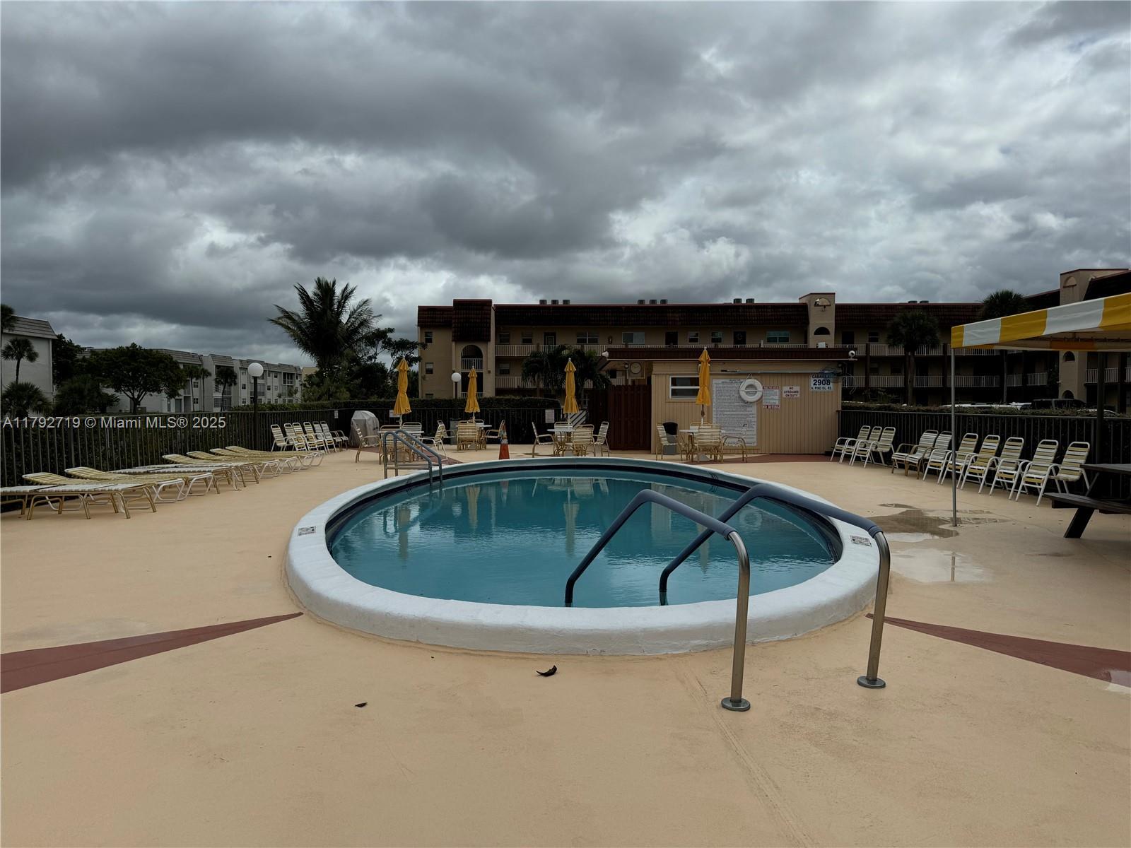 2900 N Pine Island Rd 307, Sunrise, Miami-Dade County, Florida - 1 Bedrooms  
1 Bathrooms - 
