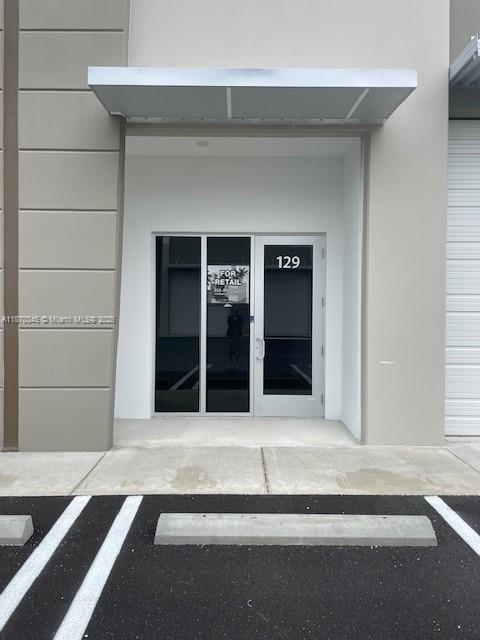 LOCATION, LOCATION,LOCATION! 1,144SF LEVCEL OFFICE/ WAREHOUSE FOR DALE BETWEEN THE CITY OD DORAL AND SWEETWATER WITH EASY ACCES TO FLA TURNPIKE, MIAMI INTERNANTIONAL AIRPORT,AND 836.THIS GREATE FOR YOUR ESTABLISHED BUSINESS OR NEW BUSINESS ADVENTURE.