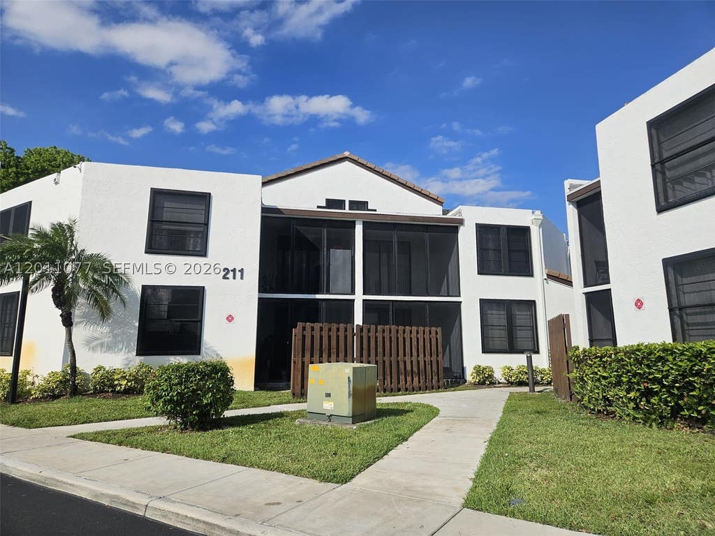 Photo of 211 Lake Pointe Dr #108, Oakland Park, FL 33309 (MLS # A12011077)