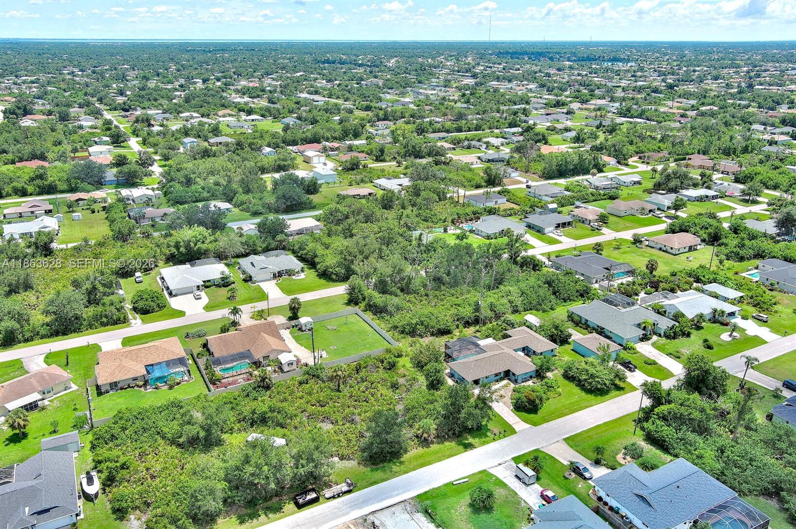 Port Charlotte - Land