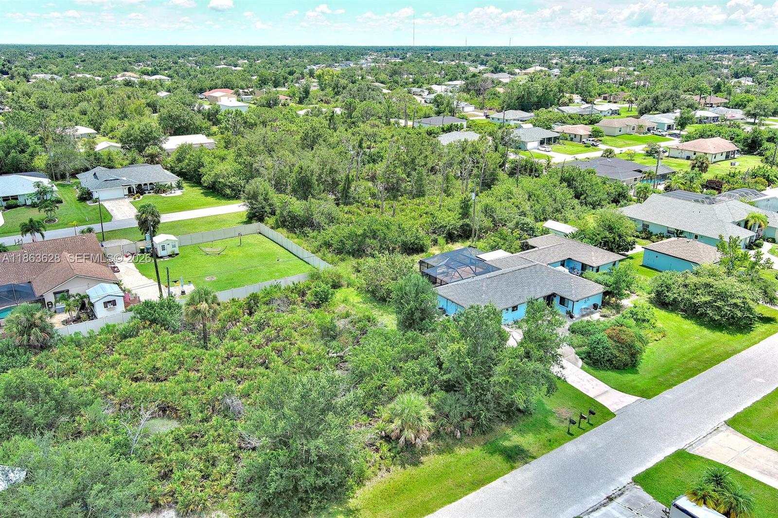 Port Charlotte - Land