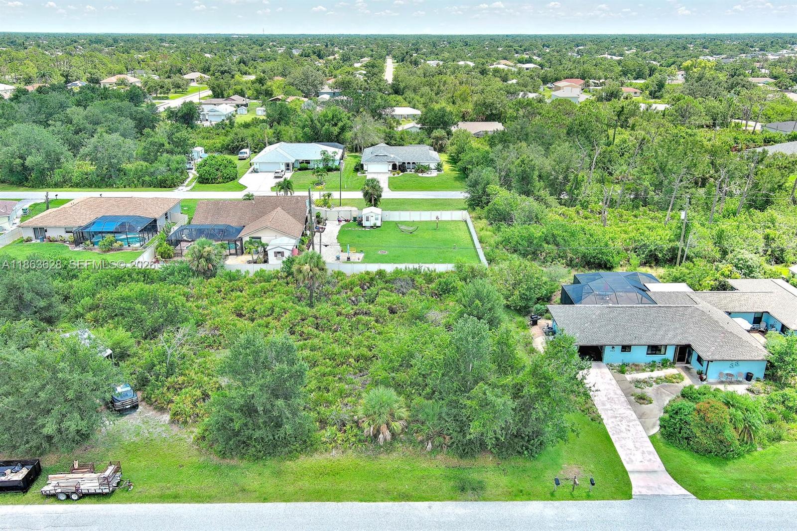 Port Charlotte - Land