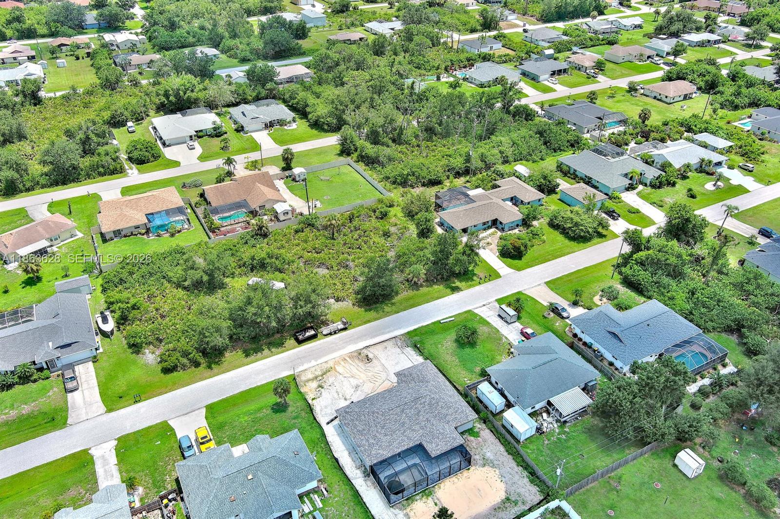 Port Charlotte - Land