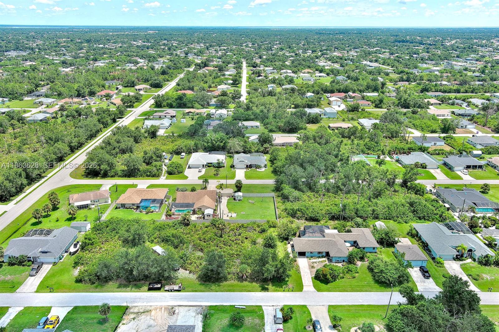 Port Charlotte - Land