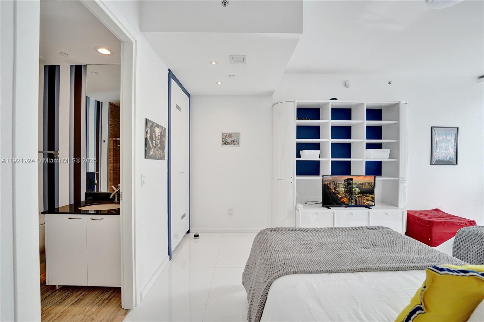 TDR TOWER III CONDO - Residential