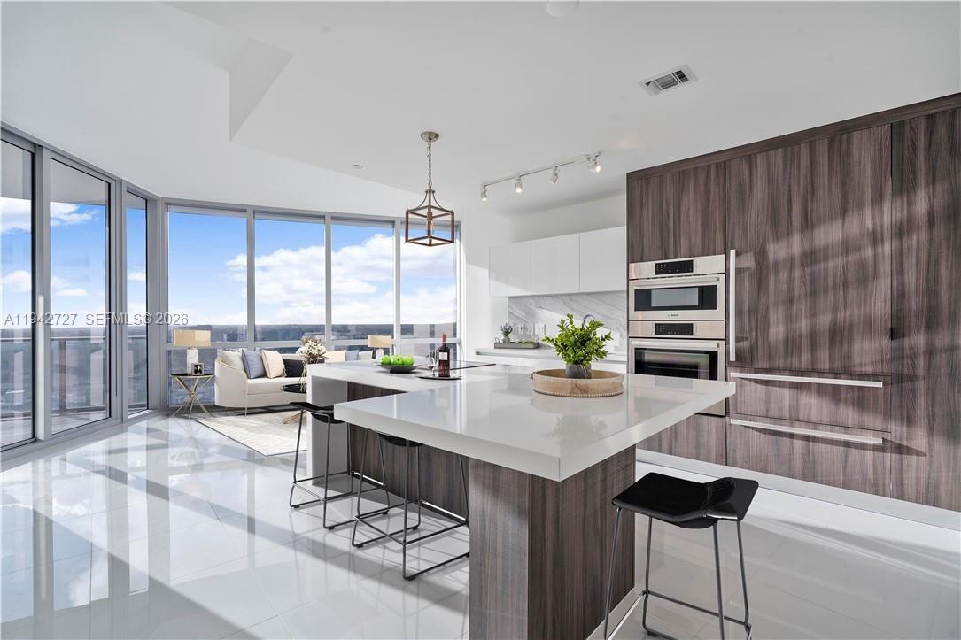 PARAMOUNT MIAMI WORLDCENT - Residential Lease