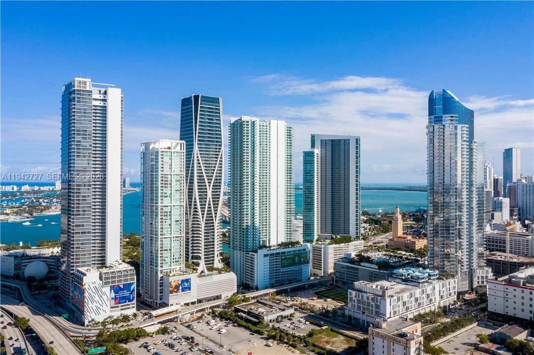 PARAMOUNT MIAMI WORLDCENT - Residential Lease