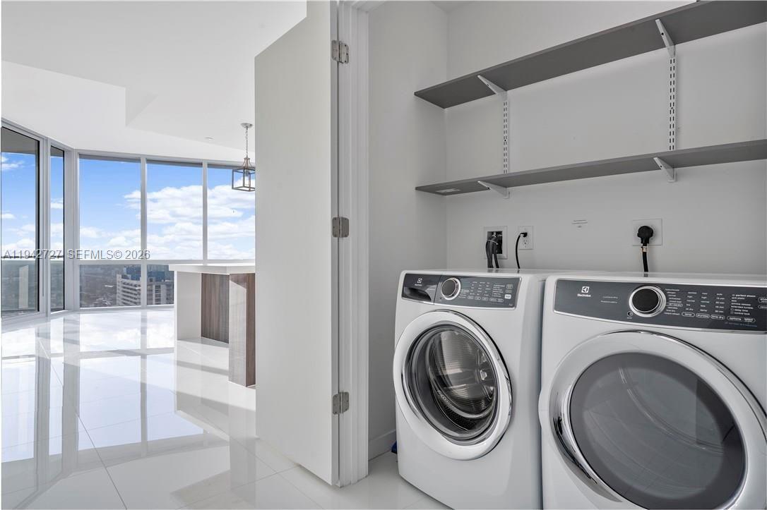 PARAMOUNT MIAMI WORLDCENT - Residential Lease