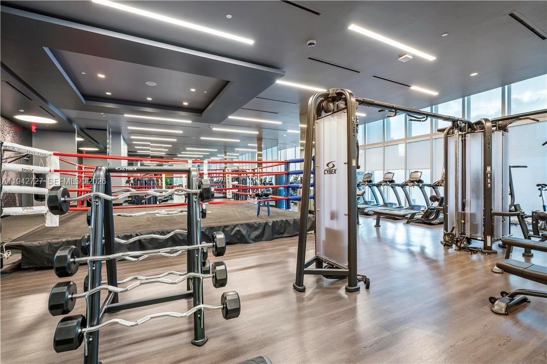 PARAMOUNT MIAMI WORLDCENT - Residential Lease