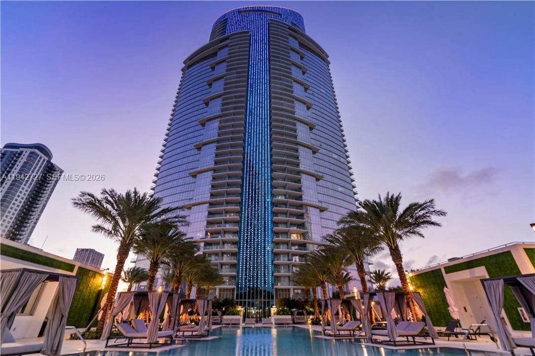 PARAMOUNT MIAMI WORLDCENT - Residential Lease