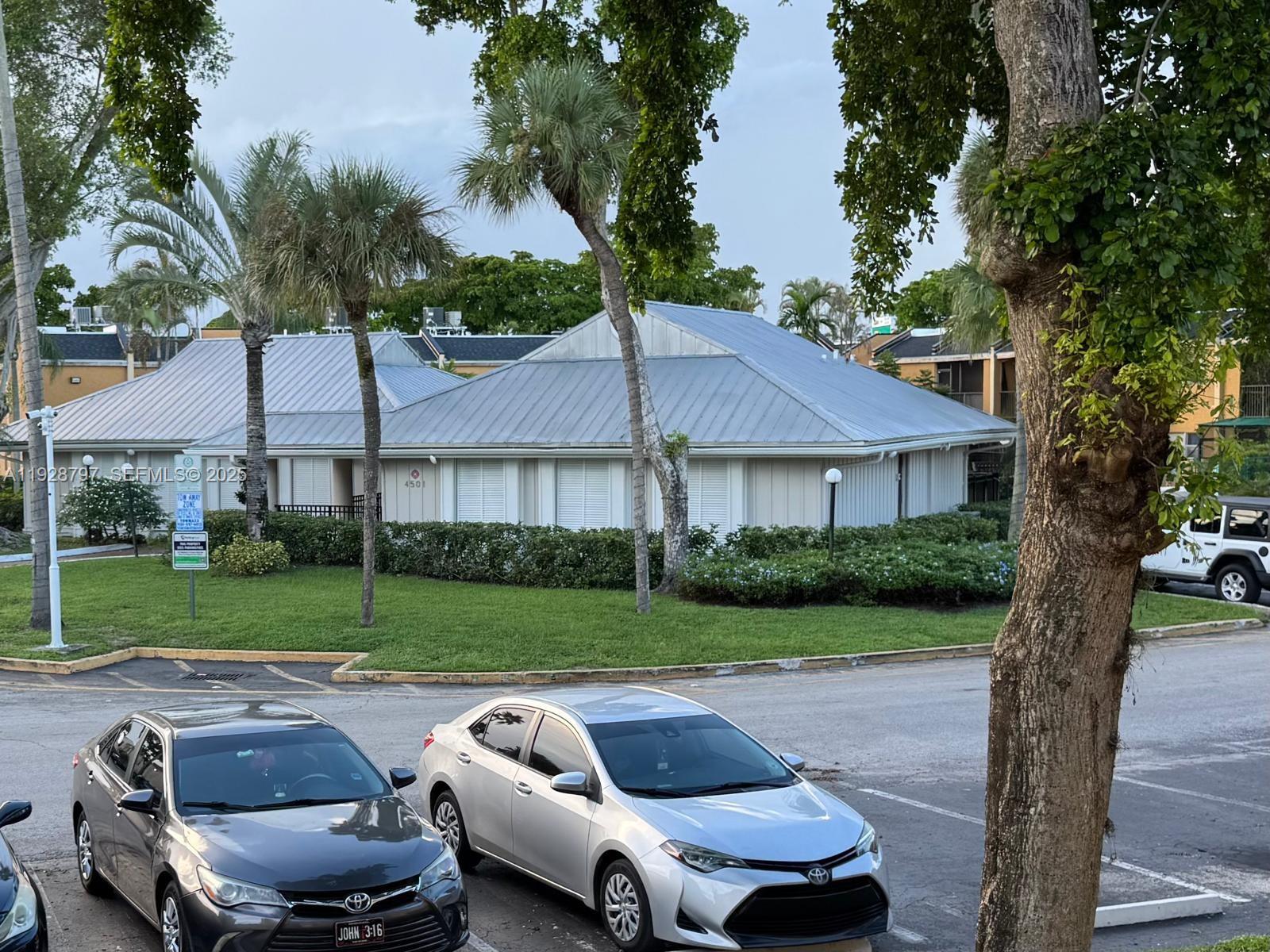 ARBOR KEYS CONDO - Residential Lease