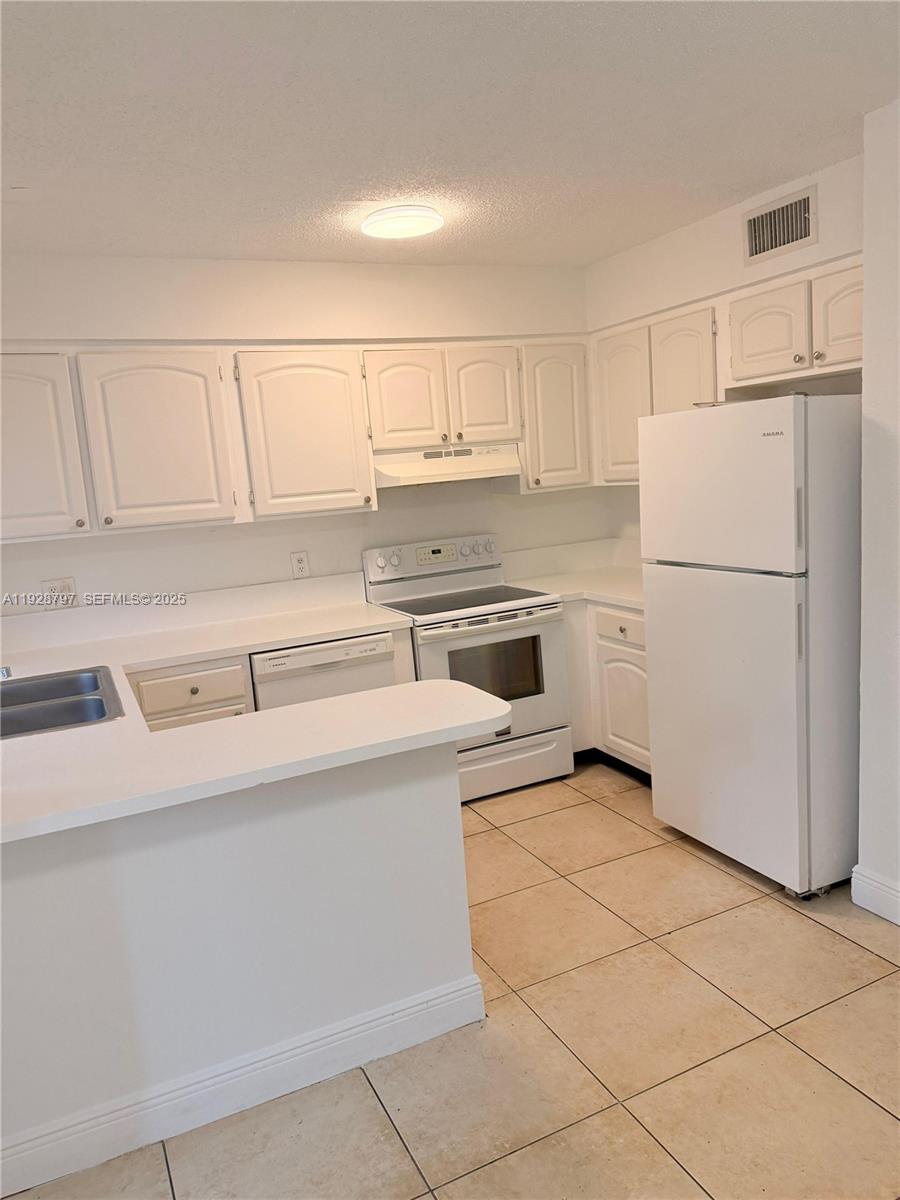 ARBOR KEYS CONDO - Residential Lease