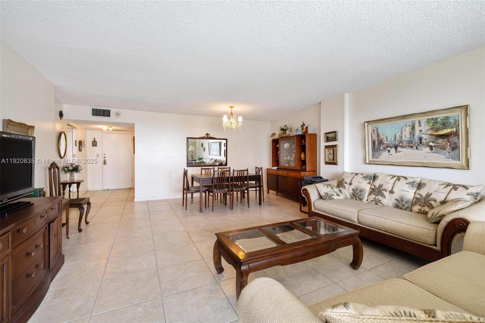 HALLMARK OF HOLLYWOOD CON - Residential Lease