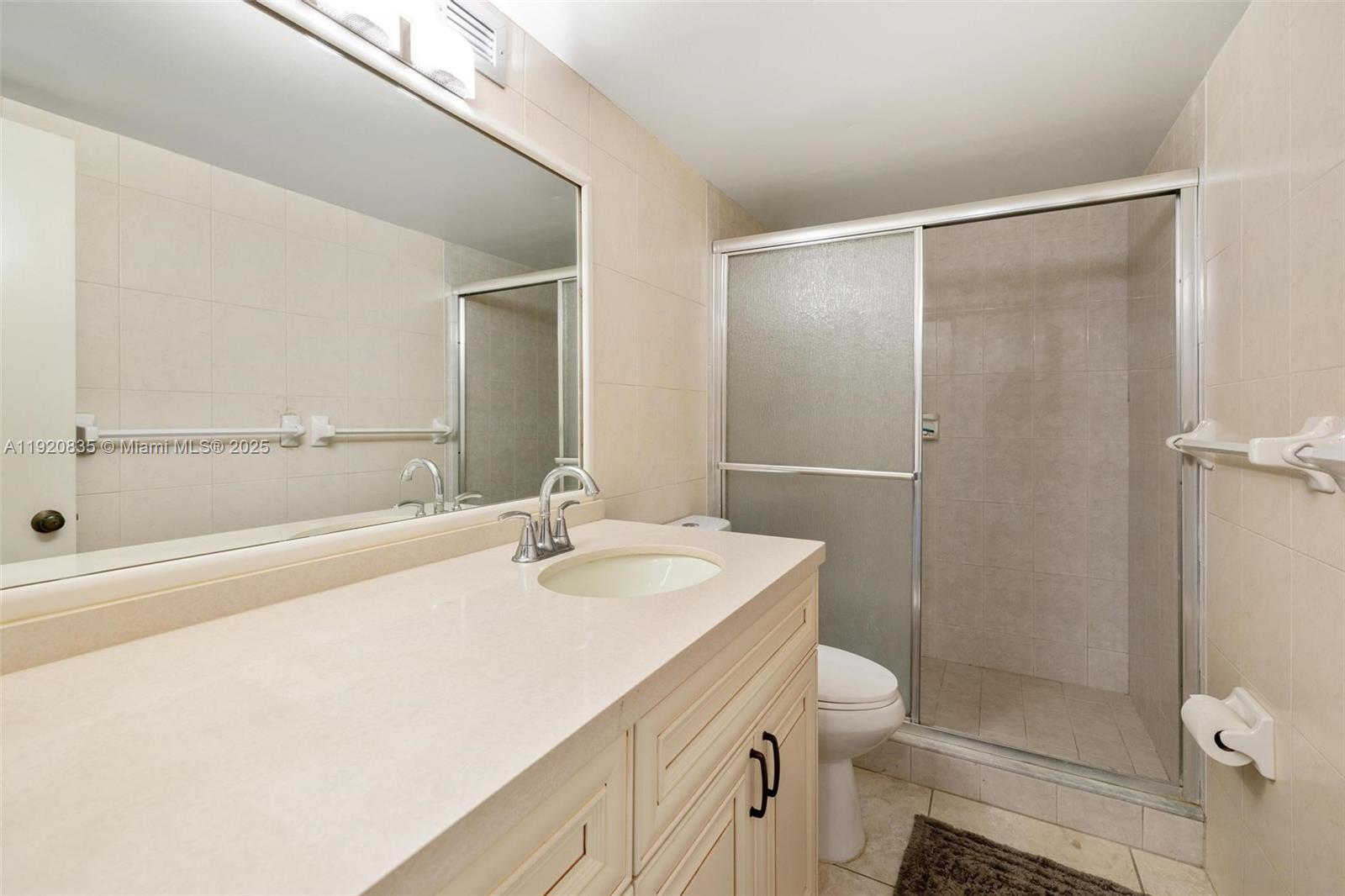 HALLMARK OF HOLLYWOOD CON - Residential Lease