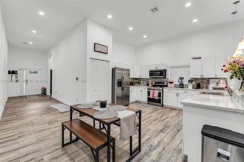 Tiny photo for 2804 Washington Dr, Fort Lauderdale, FL 33311 (MLS # A12024776)