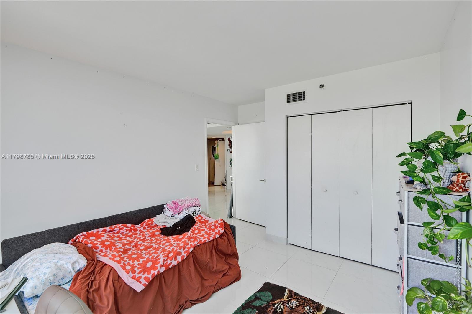 ST TROPEZ OCEAN CONDO - Residential