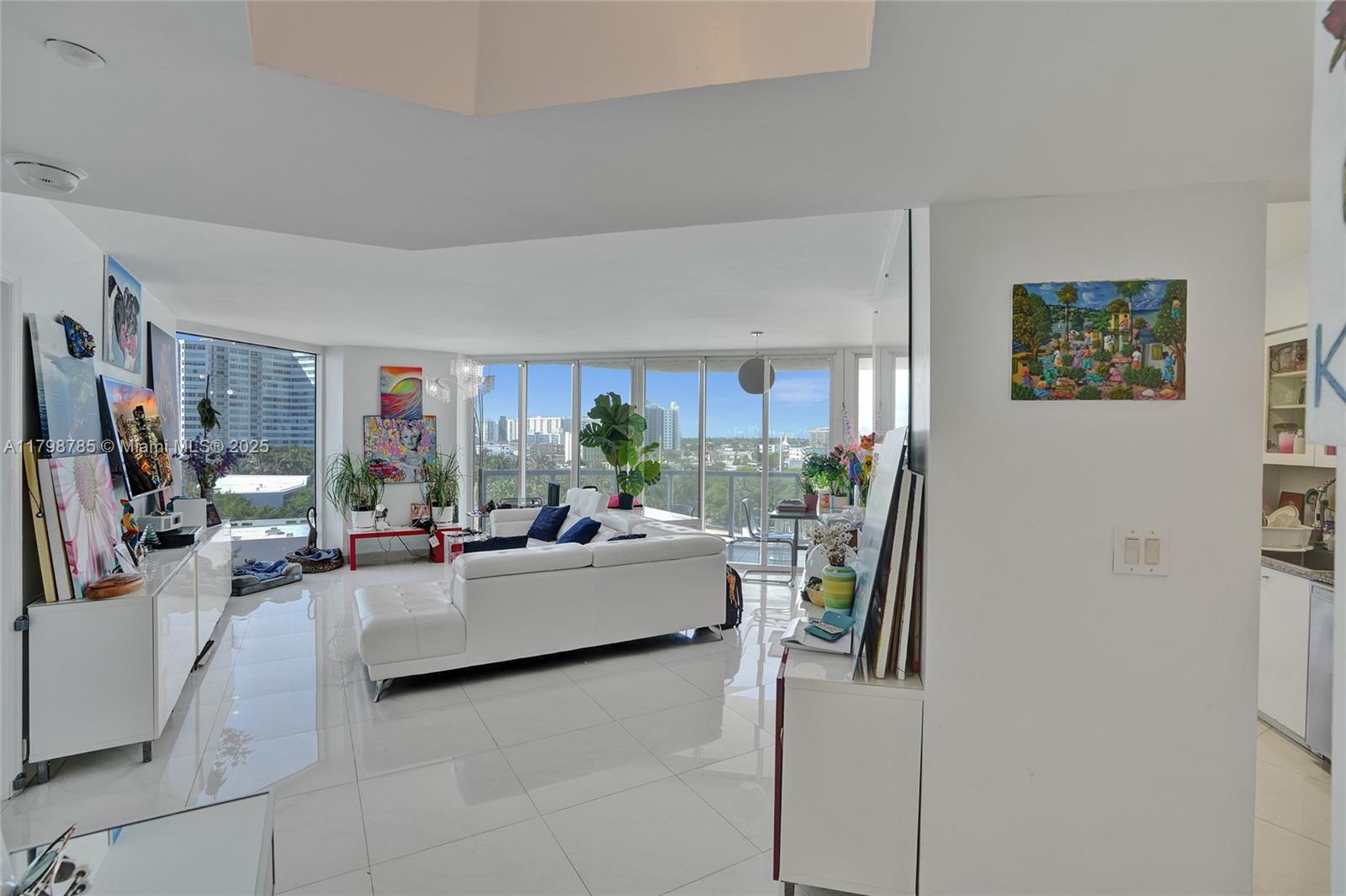 ST TROPEZ OCEAN CONDO - Residential