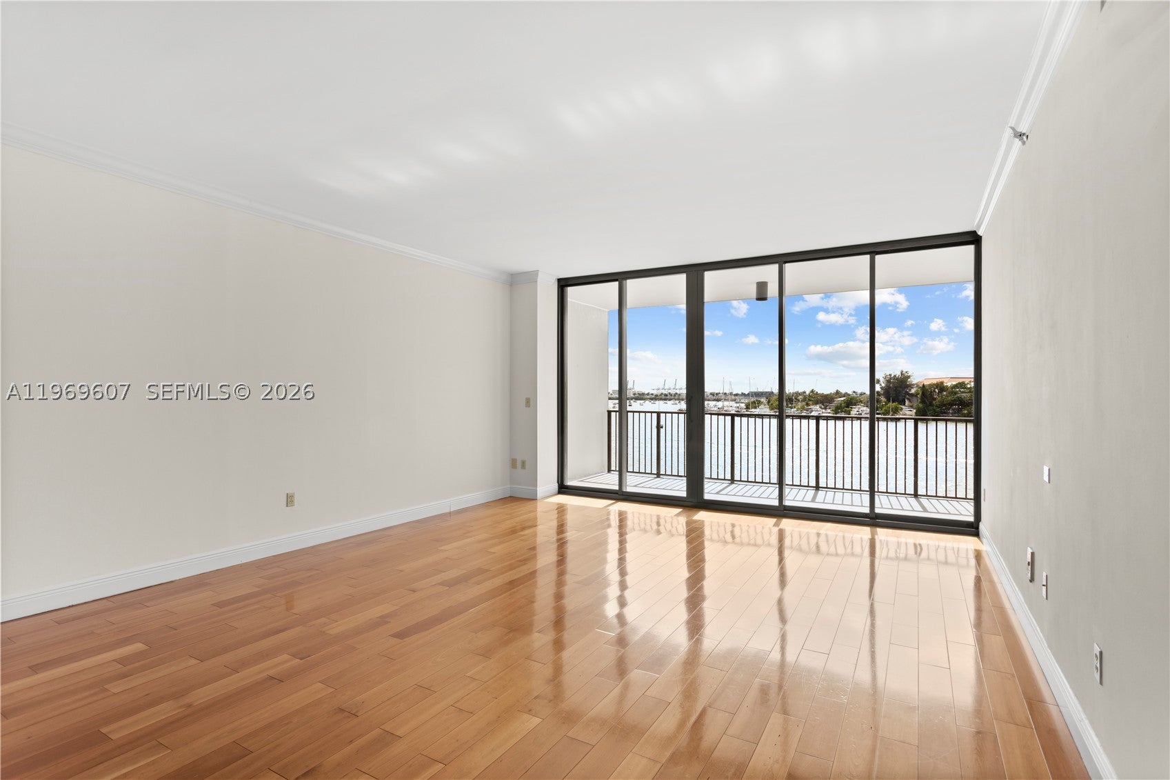 1000 Venetian Way 301