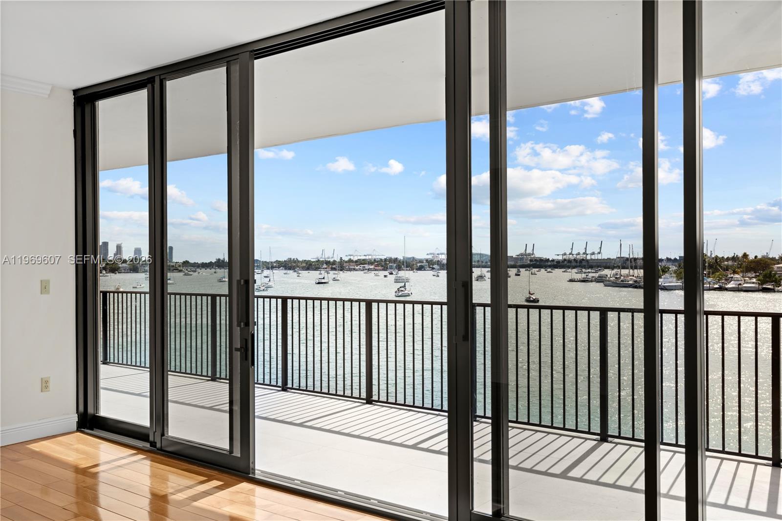 1000 Venetian Way 301