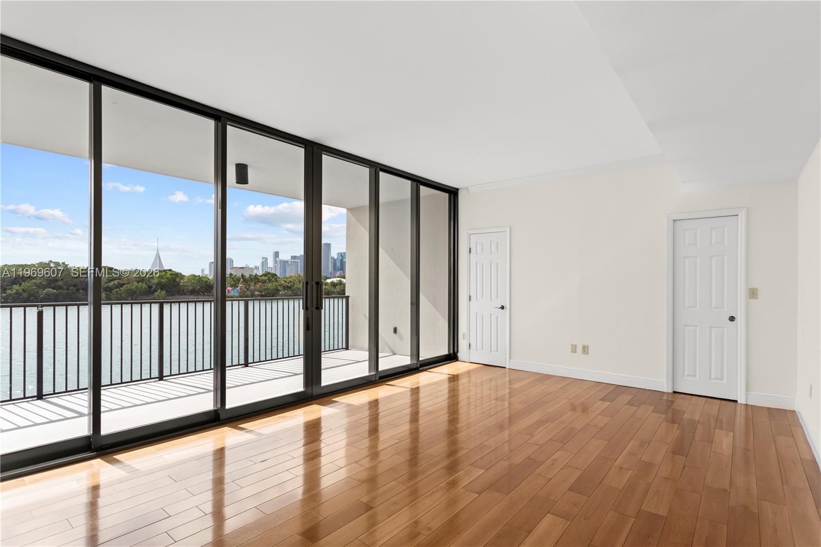 1000 Venetian Way 301