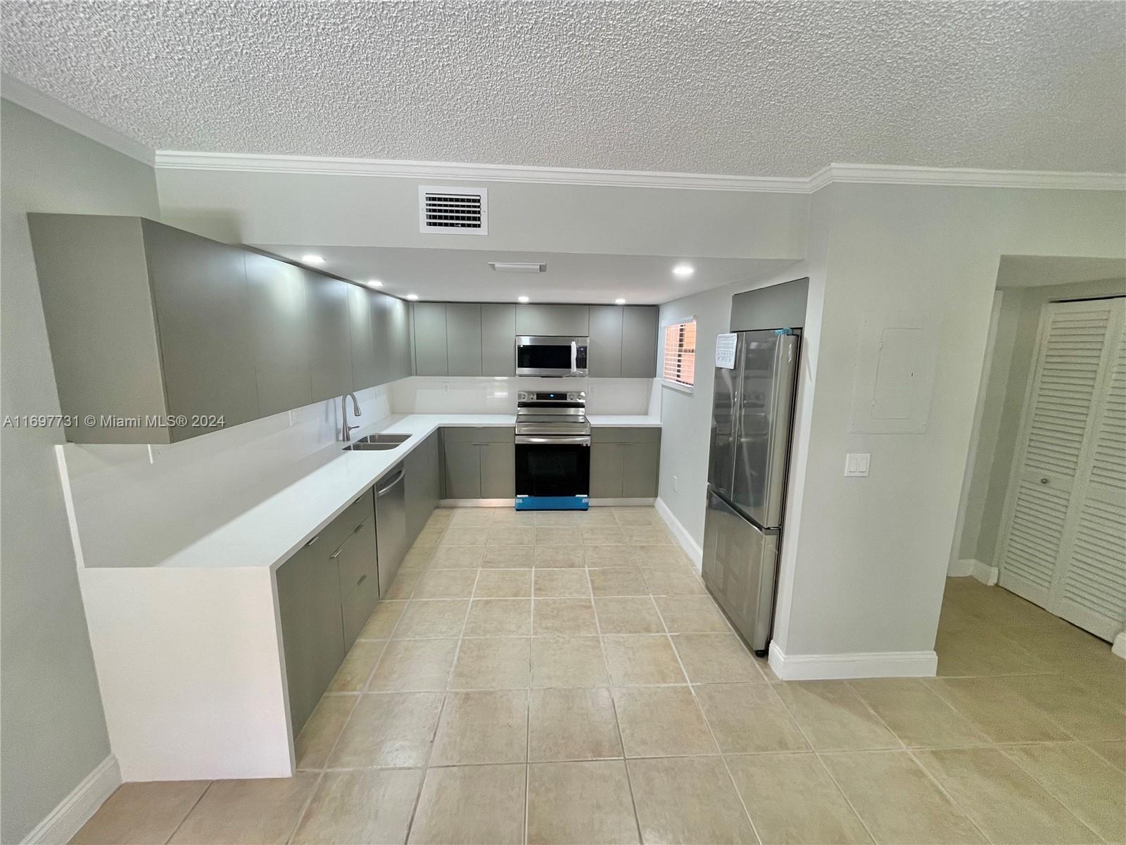 10897 Nw 7th St 14-29, Miami, Broward County, Florida - 3 Bedrooms  
2 Bathrooms - 