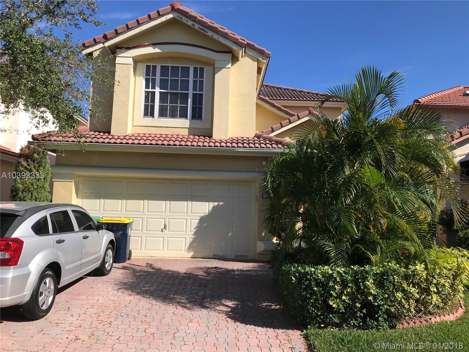 Single family house,5 minutes from the beach, near Pablix, transportation.
Nice and quiet family community.
Unit can be rented furnished or unfurnished.