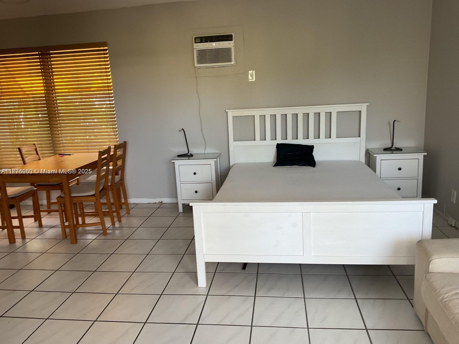 ISLE OF VENICE APTS INC C - Residential Lease