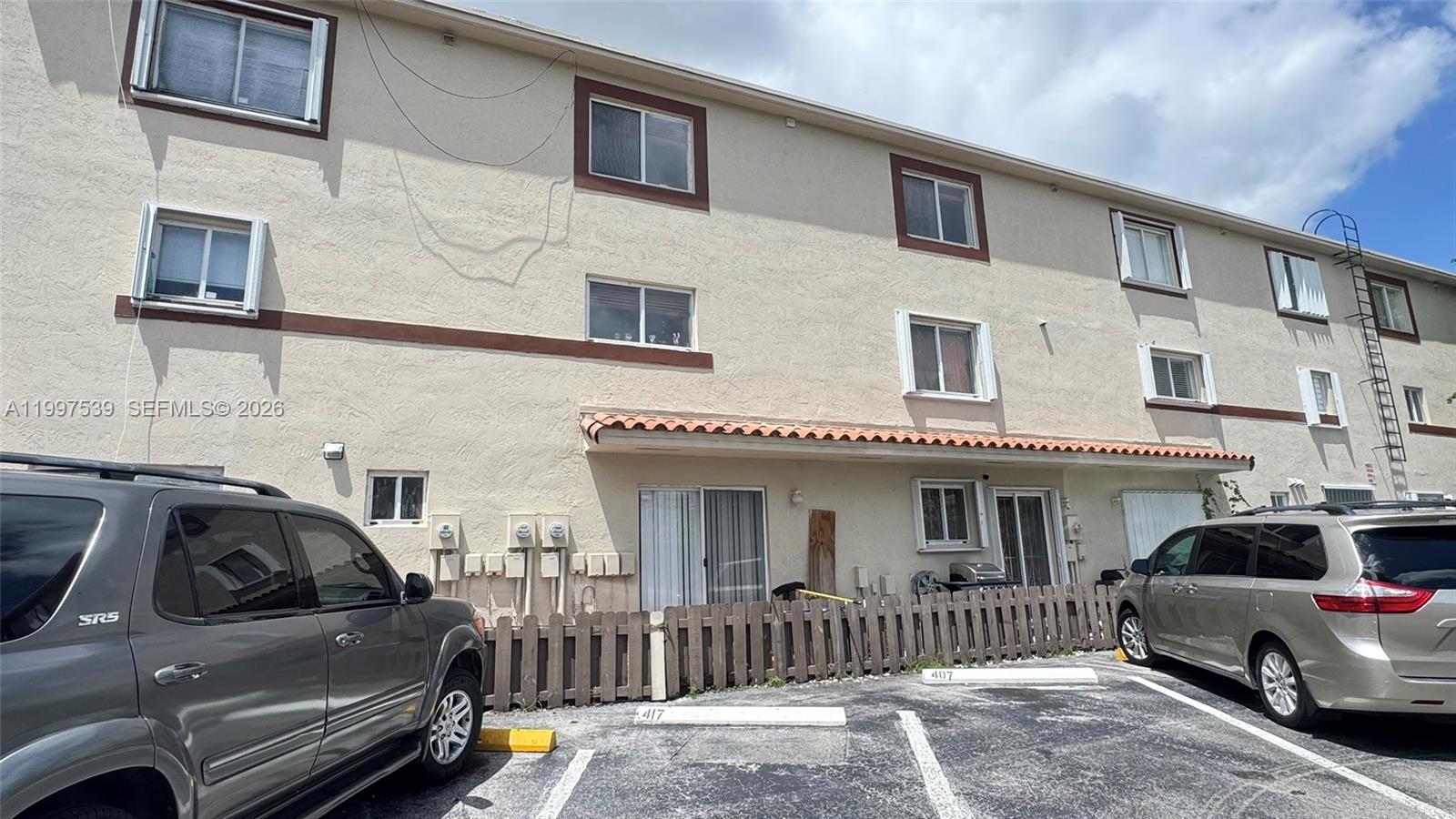 CHATEAUBLEAU VILLAS MIDWA - Residential Lease