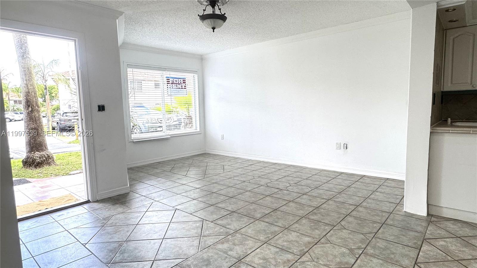 CHATEAUBLEAU VILLAS MIDWA - Residential Lease