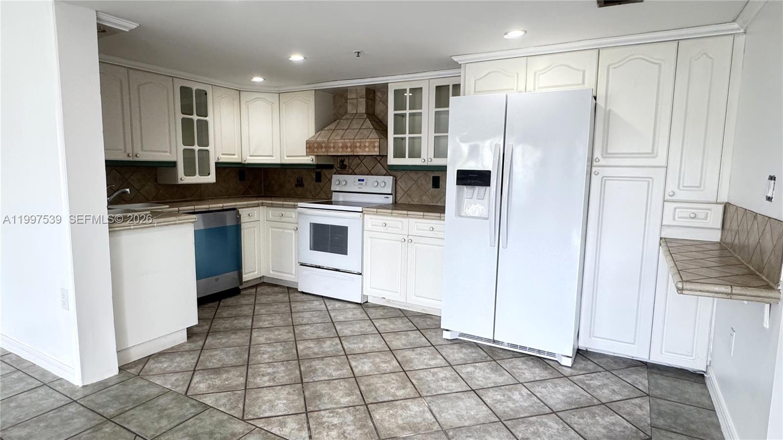 CHATEAUBLEAU VILLAS MIDWA - Residential Lease