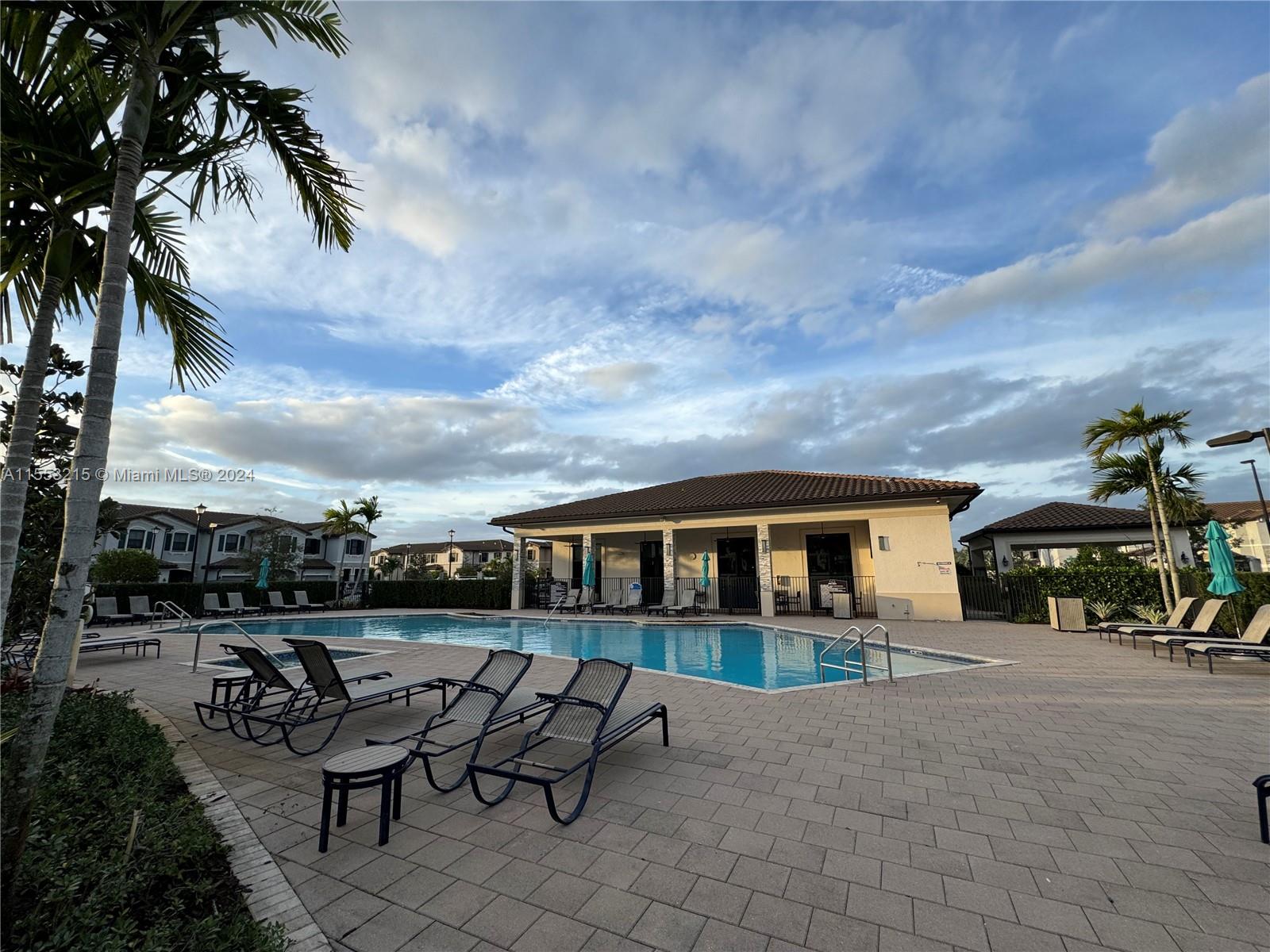 COCO PALM VILLAS - Residential Lease