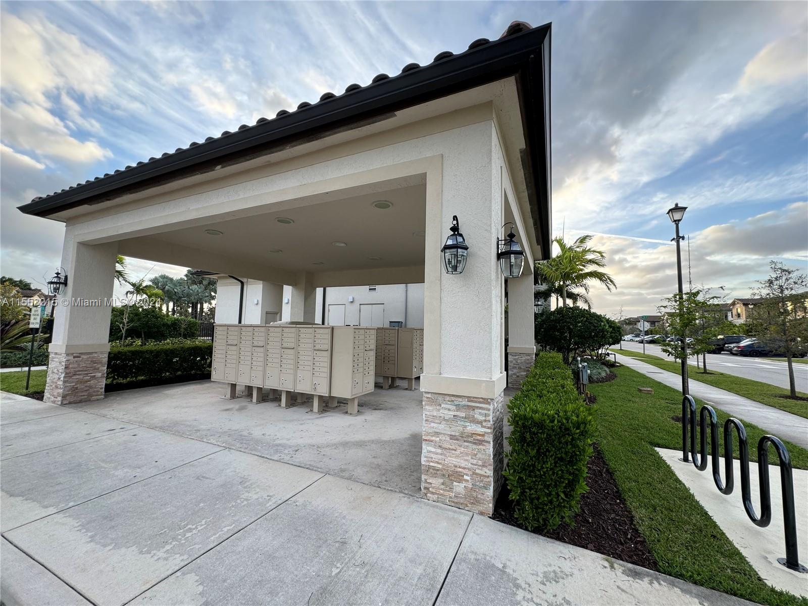 COCO PALM VILLAS - Residential Lease
