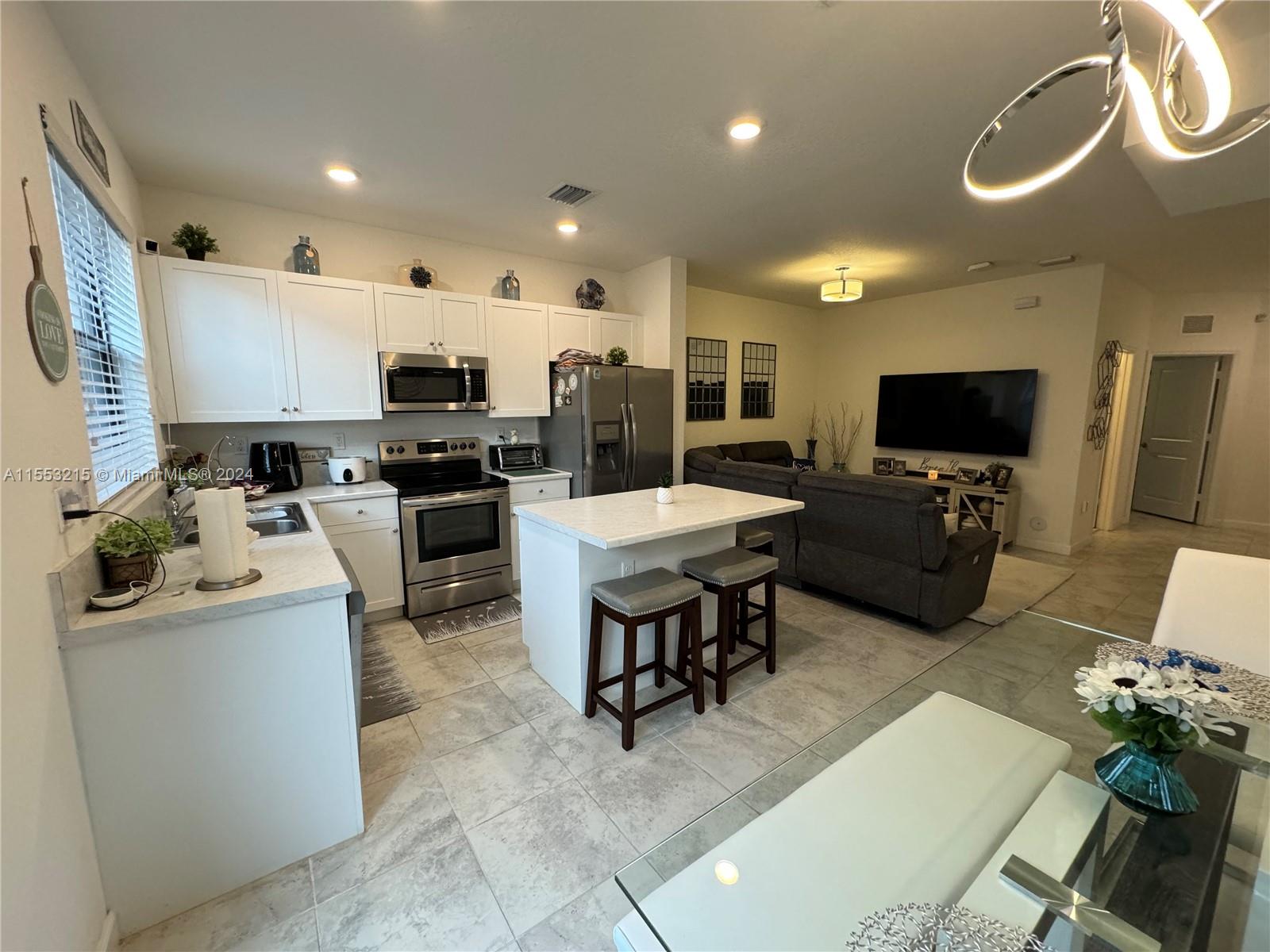 COCO PALM VILLAS - Residential Lease