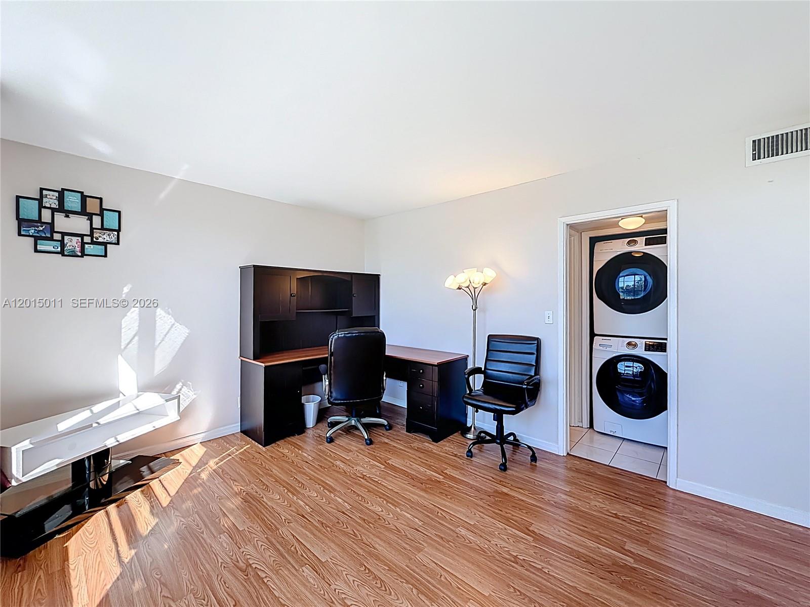 NO 60 PALM-AIRE COUNTRY C - Residential Lease