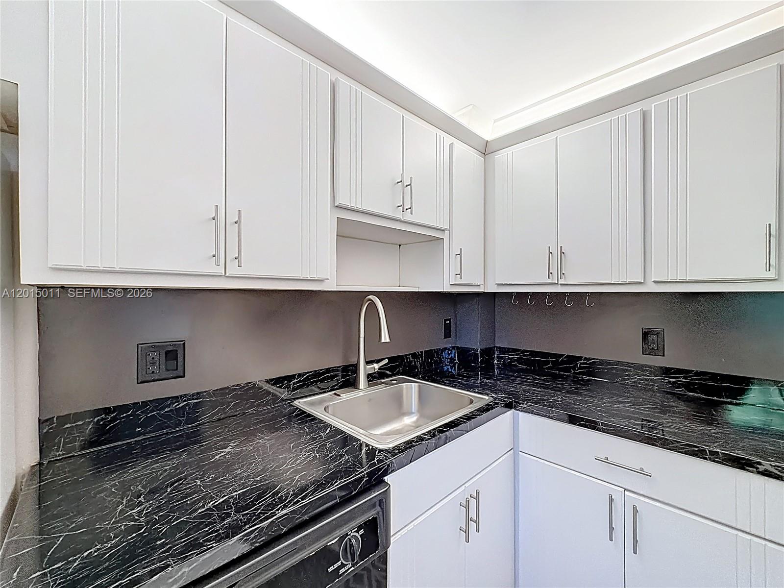 NO 60 PALM-AIRE COUNTRY C - Residential Lease