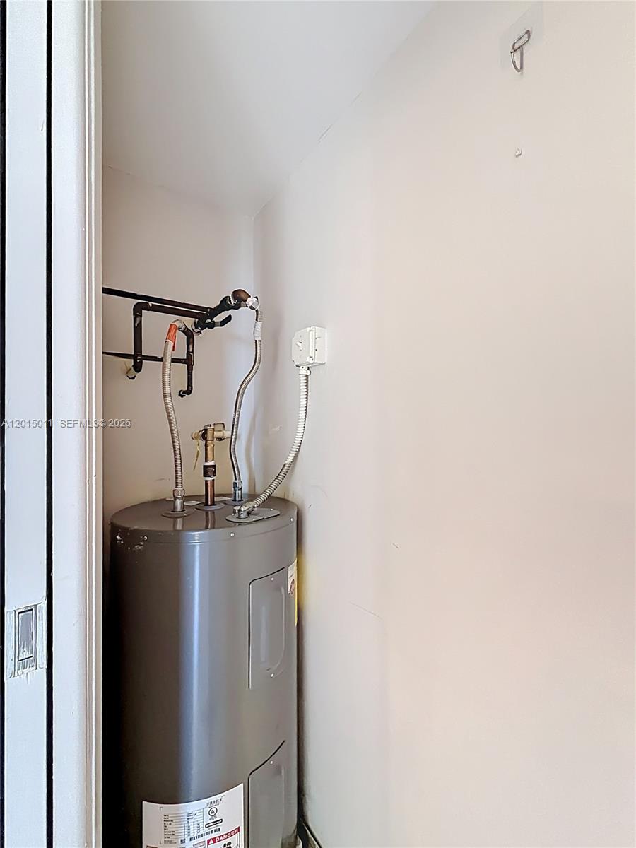 NO 60 PALM-AIRE COUNTRY C - Residential Lease