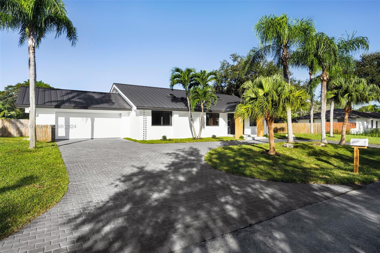 17640 Sw 85th Ave, Palmetto Bay, Miami-Dade County, Florida - 4 Bedrooms  
3 Bathrooms - 