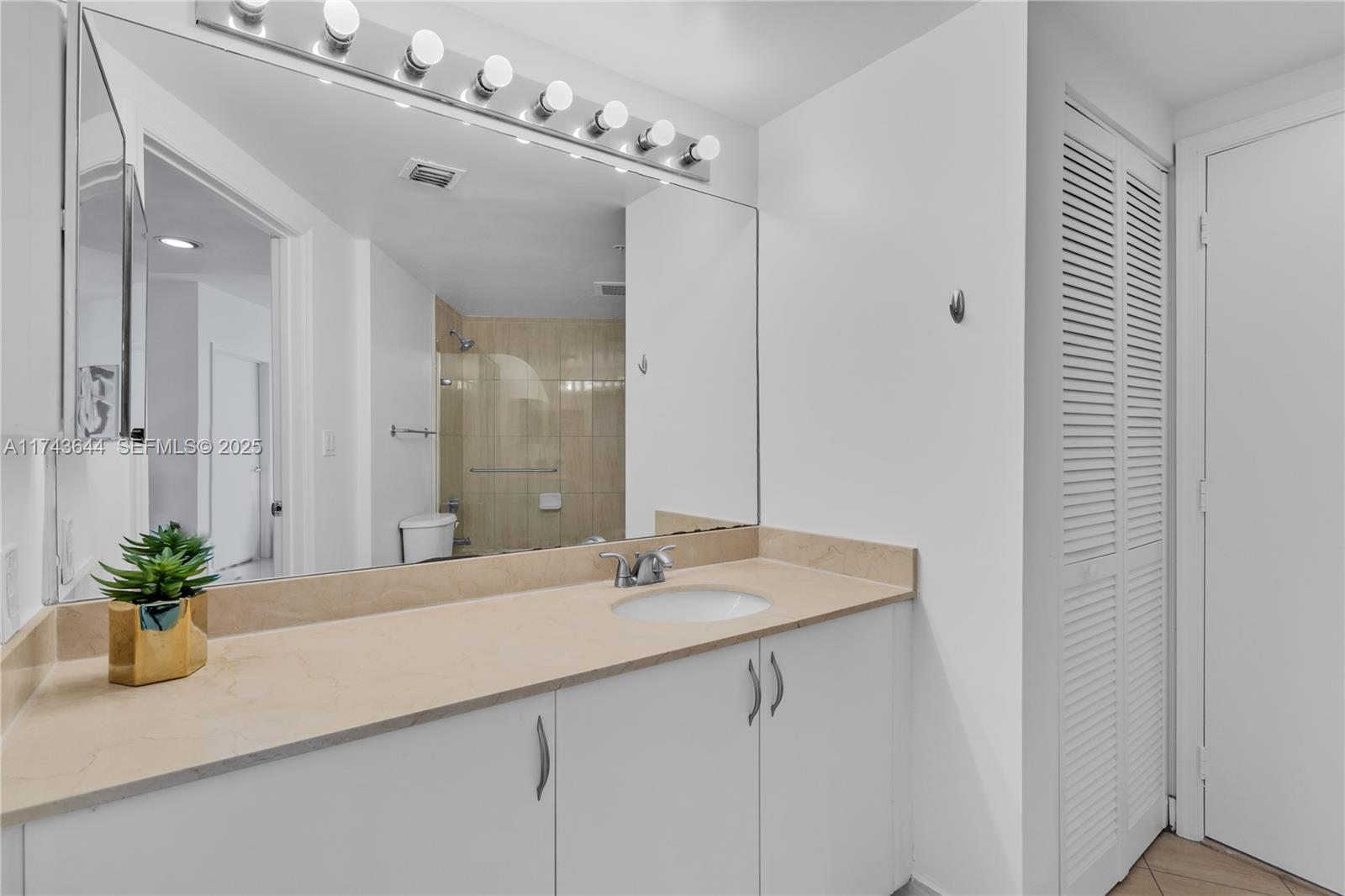 OPERA TOWER CONDO - Residential