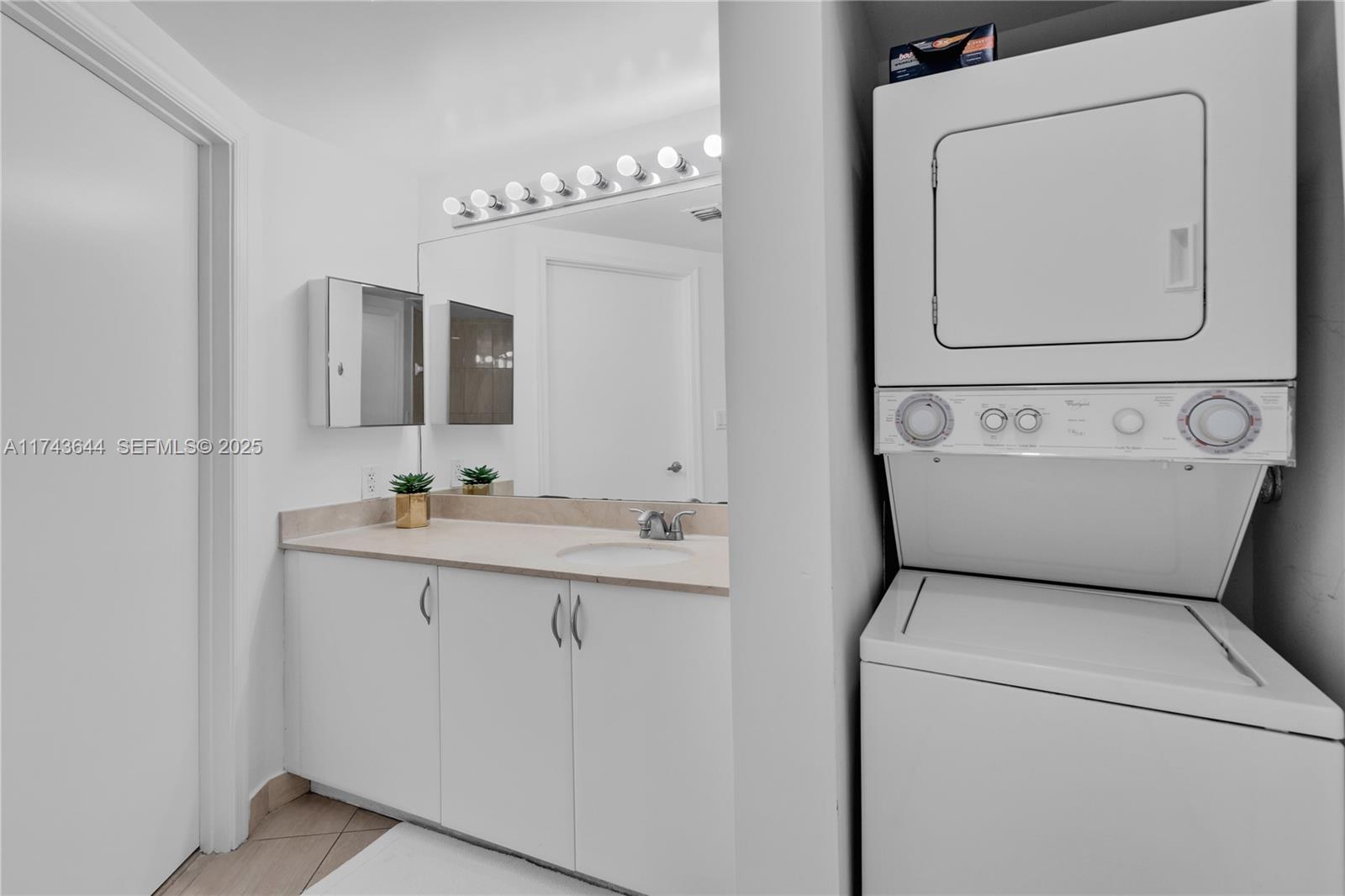 OPERA TOWER CONDO - Residential