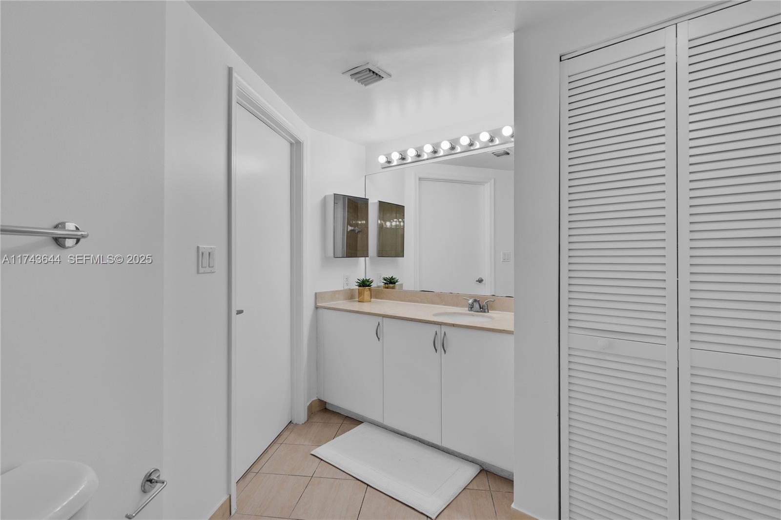 OPERA TOWER CONDO - Residential