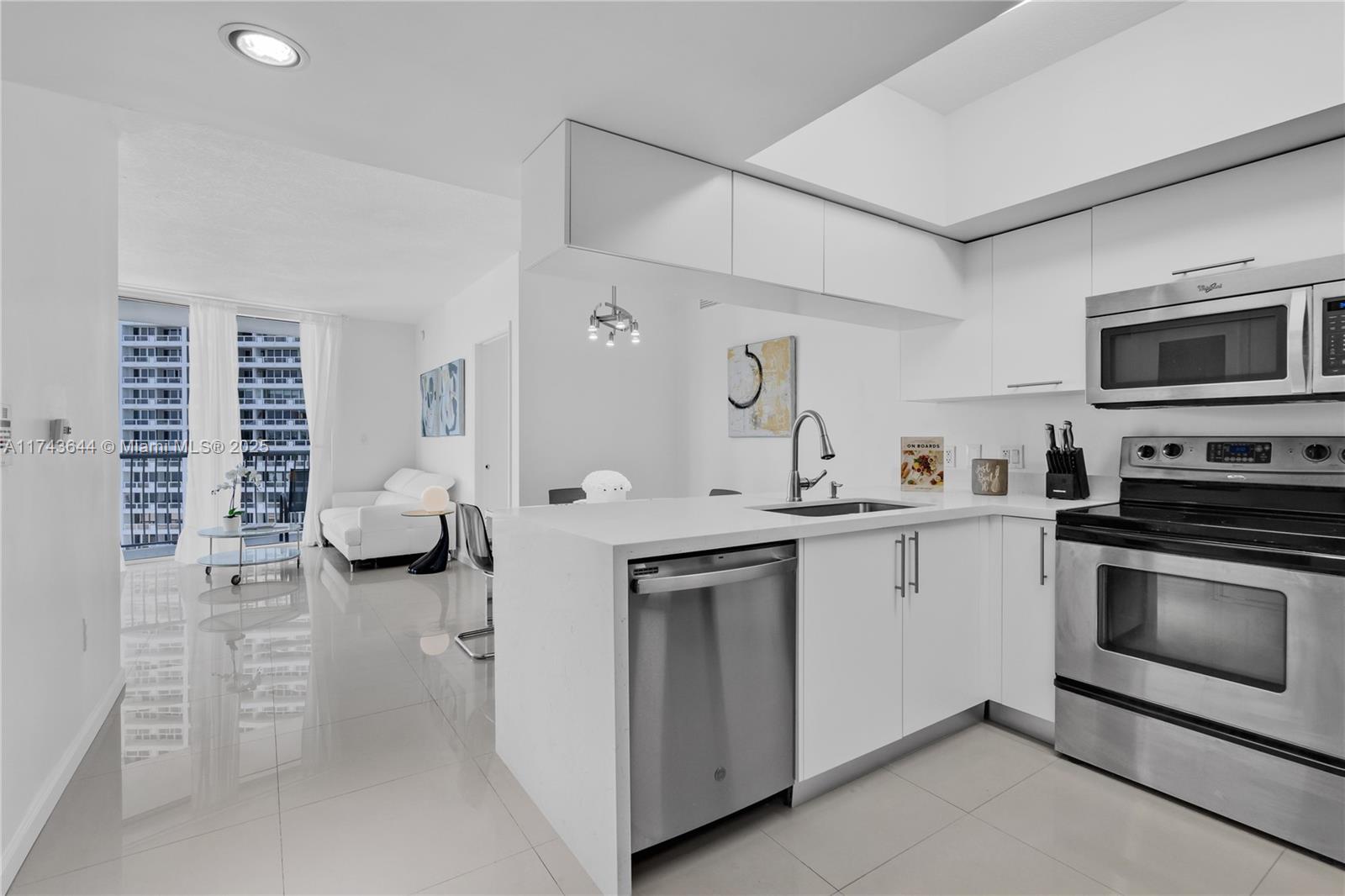 OPERA TOWER CONDO - Residential