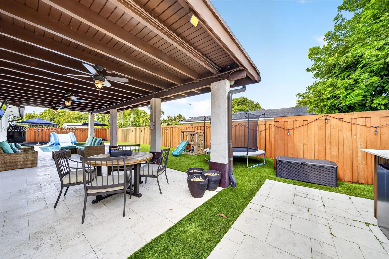 WINSTON PARK UNIT THREE - Residential