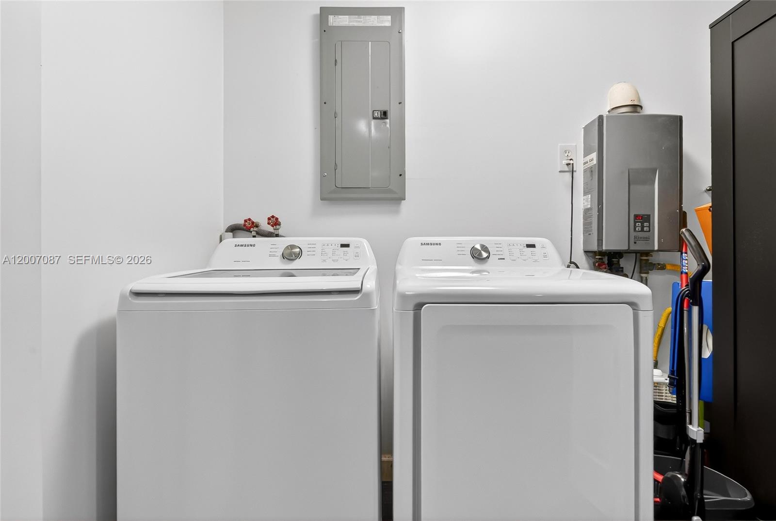 WINSTON PARK UNIT THREE - Residential