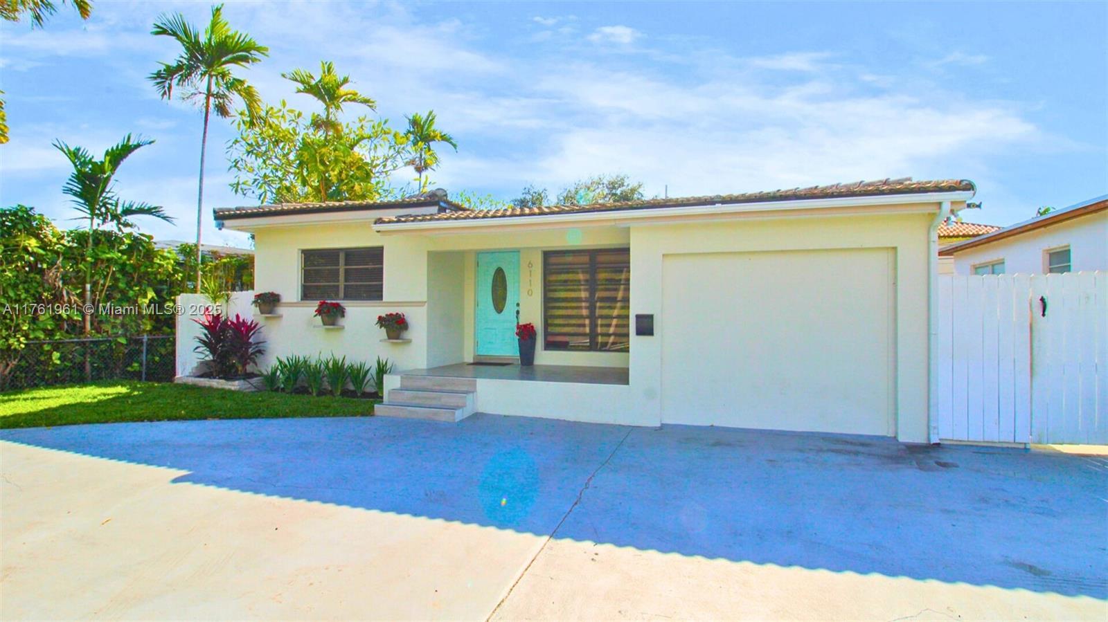 Property for Sale at 6110 S Waterway Dr, Miami, Broward County, Florida - Bedrooms: 3 
Bathrooms: 3  - $950,000