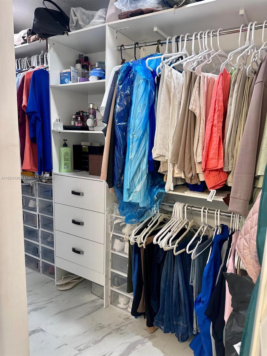 KEYSTONE COURTS CONDO - Residential